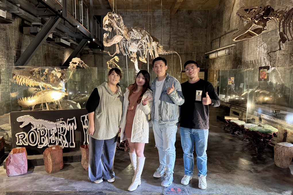 【宜蘭景點推薦】Robert Y廢墟暴龍館 最新實境解謎與探險遊戲，讓恐龍與廢墟交織出另一股神秘的探索魅力！ @貝大小姐與瑞餚姐の囂脂私蜜話